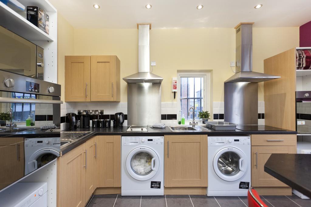Victoria Centre Apartments: Central Shopping Hub with 24/7 Access Nottingham Room photo