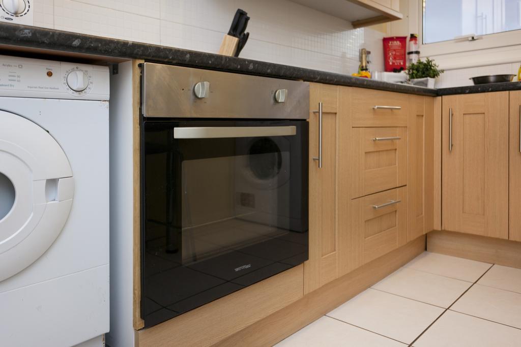Victoria Centre Apartments: Central Shopping Hub with 24/7 Access Nottingham Exterior photo
